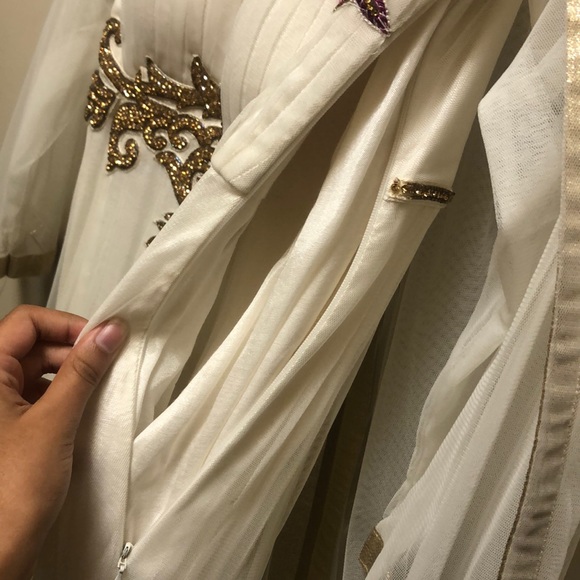 White Indian gown - Picture 4 of 4